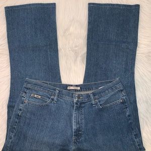 Lee relaxed bootcut at waist size 14 short jeans G